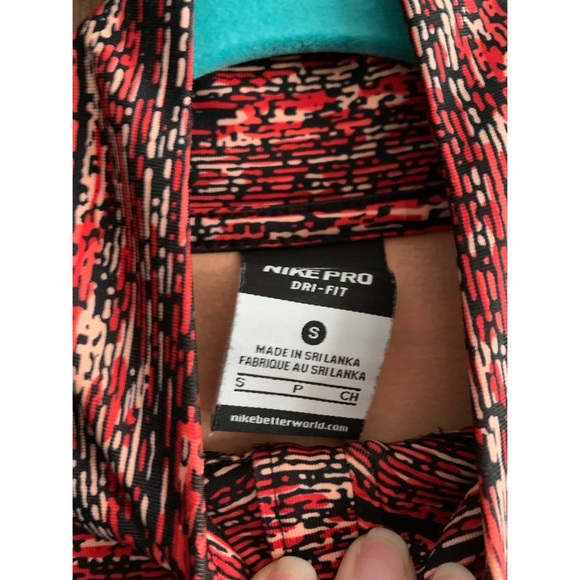 Womens Nike size small pullover - Picture 3 of 3